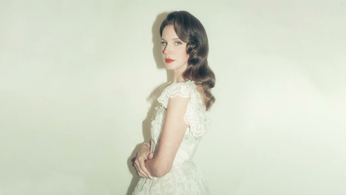 Lana Del Rey: Fashionably Late